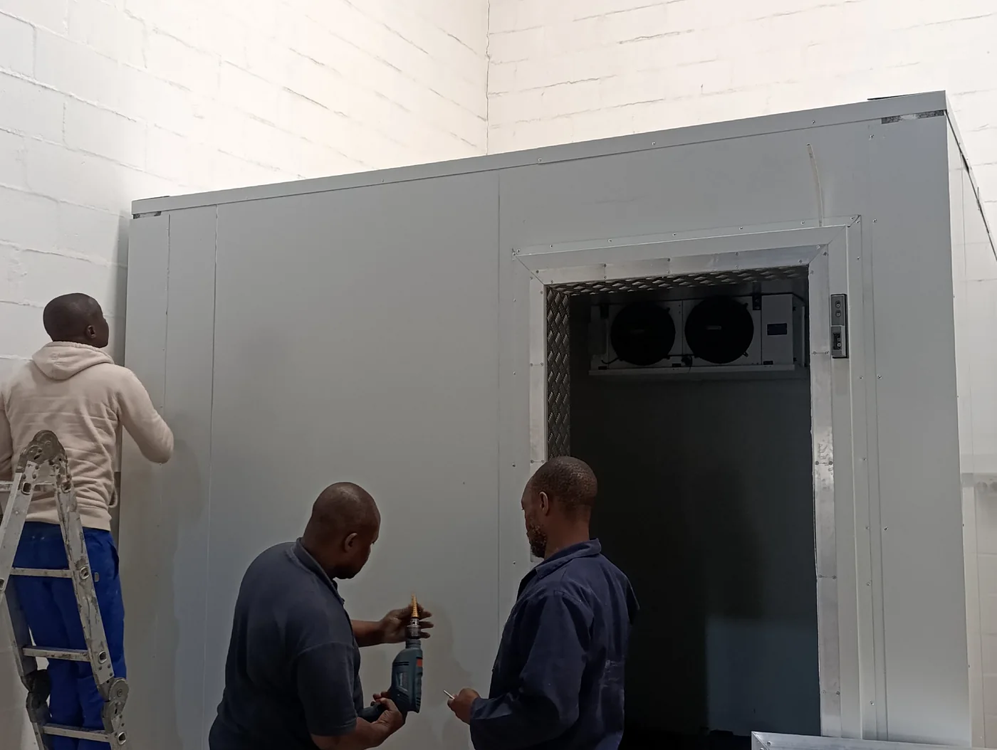 Technicians completing the cold room installation at Bin Rashied Kenilworth