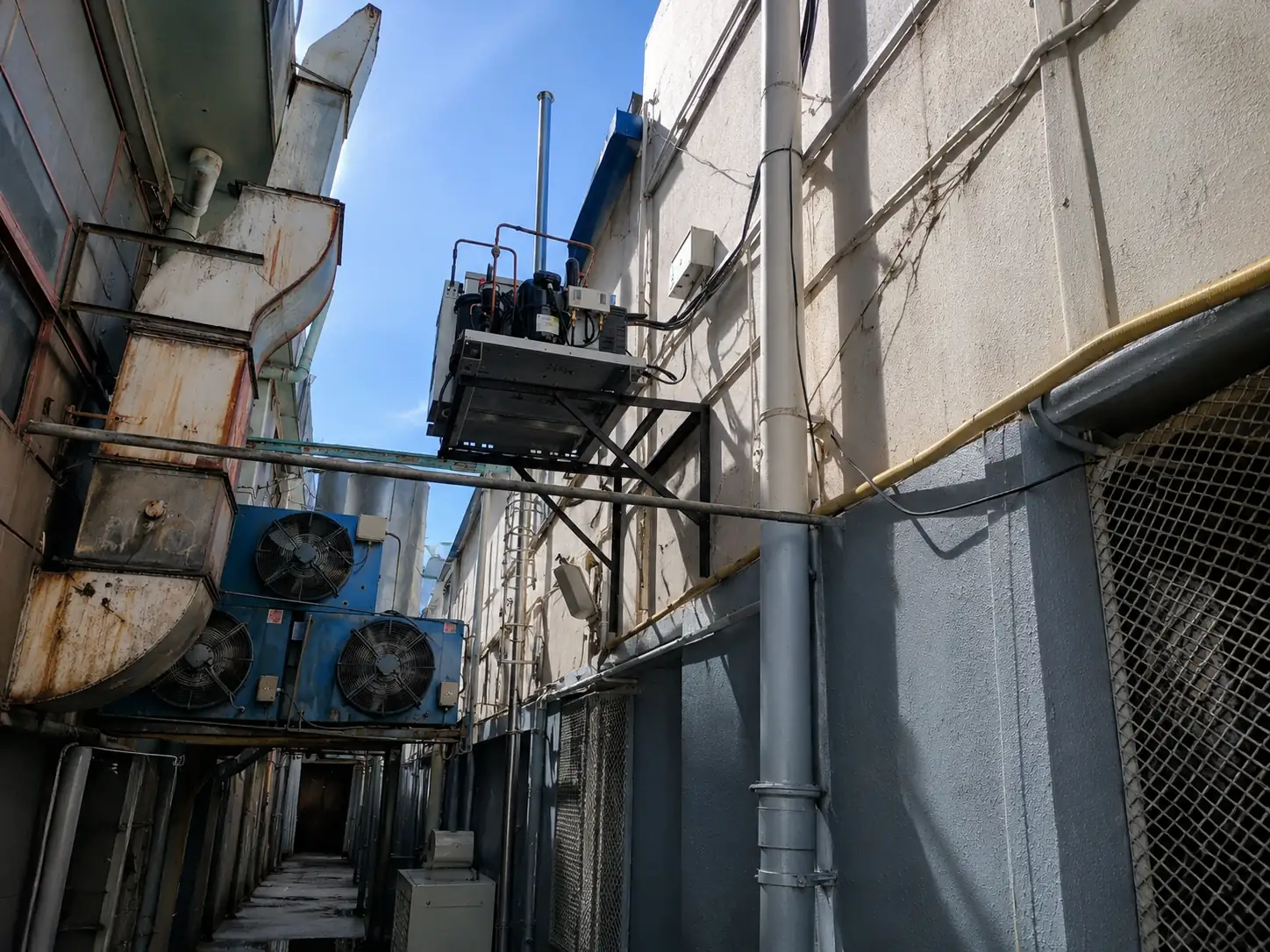 Commercial refrigeration condensing unit serving Cattle Baron Table View