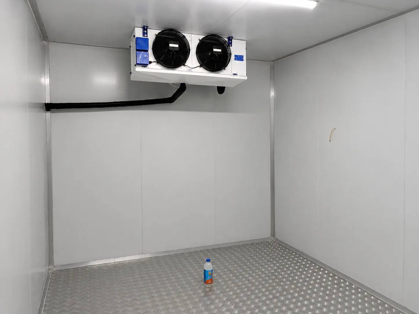 Cold room evaporator unit installed inside an insulated commercial cold room